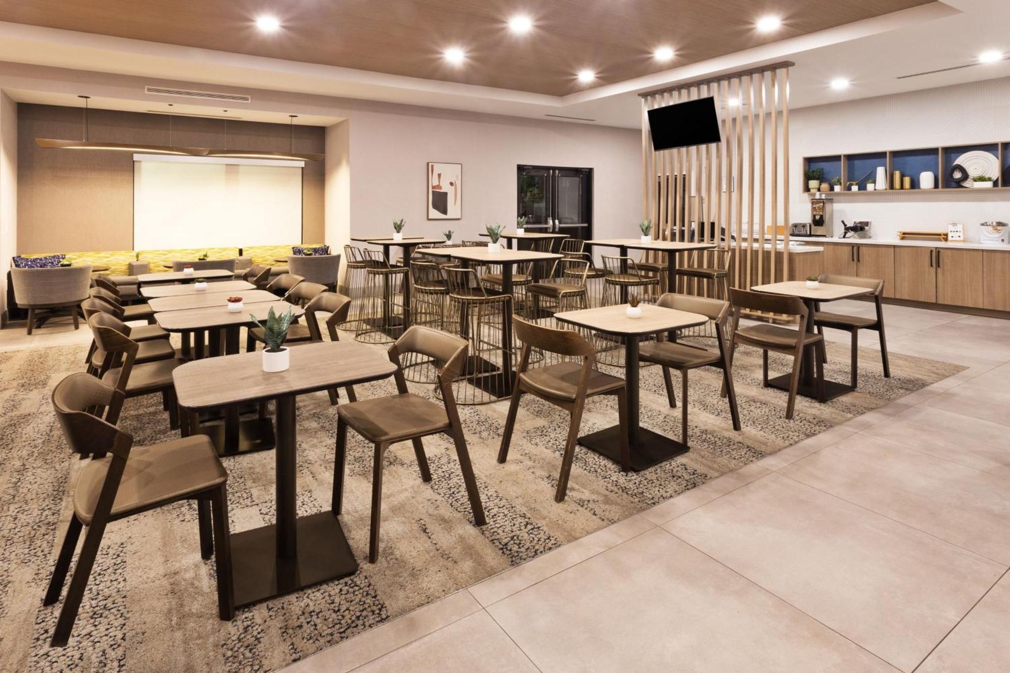Springhill Suites Birmingham Colonnade Экстерьер фото