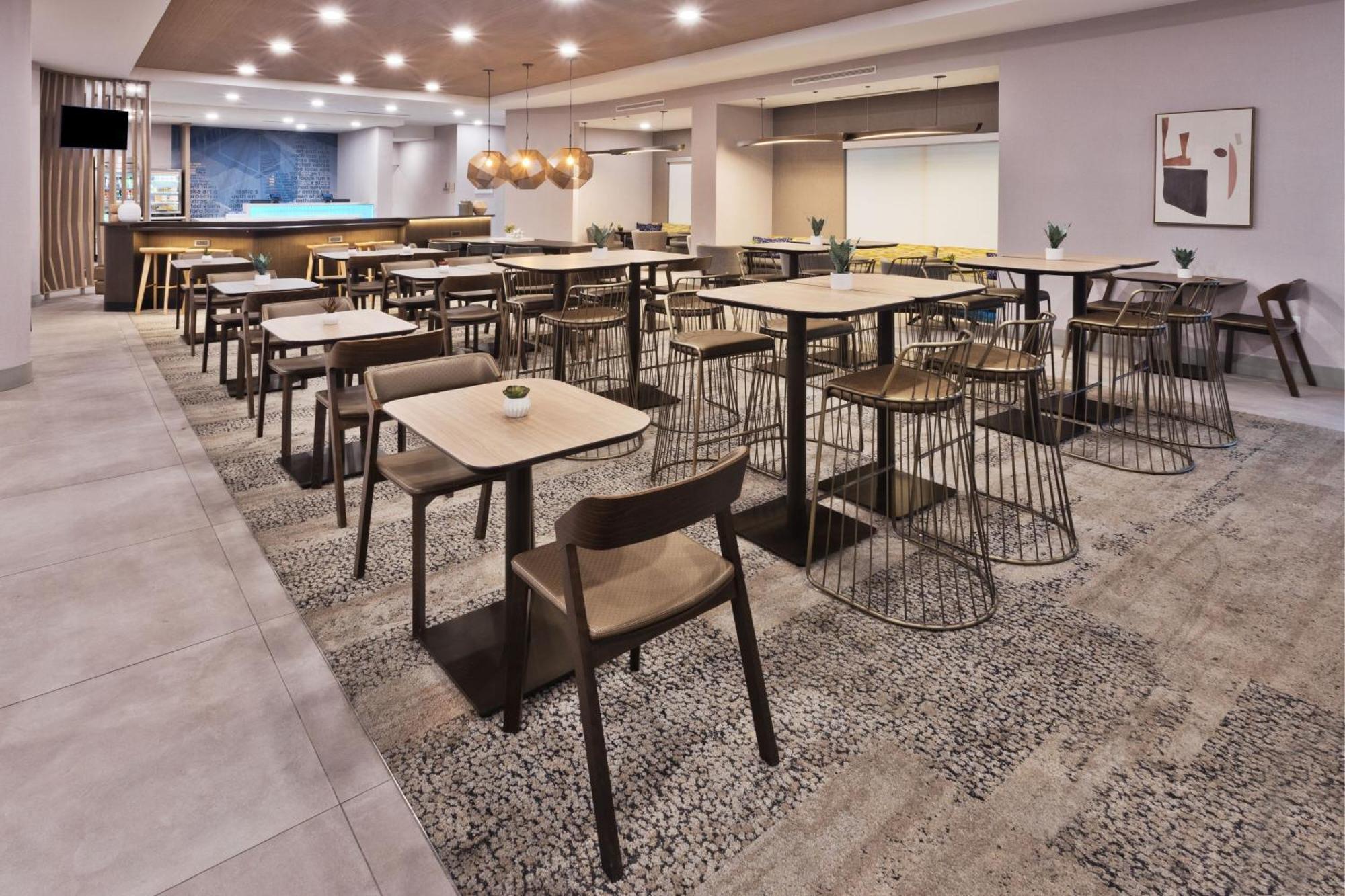 Springhill Suites Birmingham Colonnade Экстерьер фото