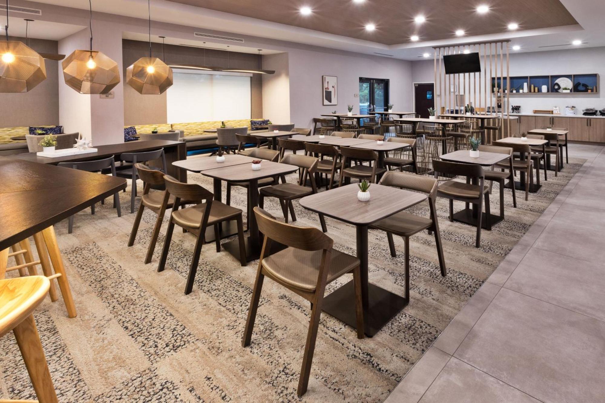 Springhill Suites Birmingham Colonnade Экстерьер фото