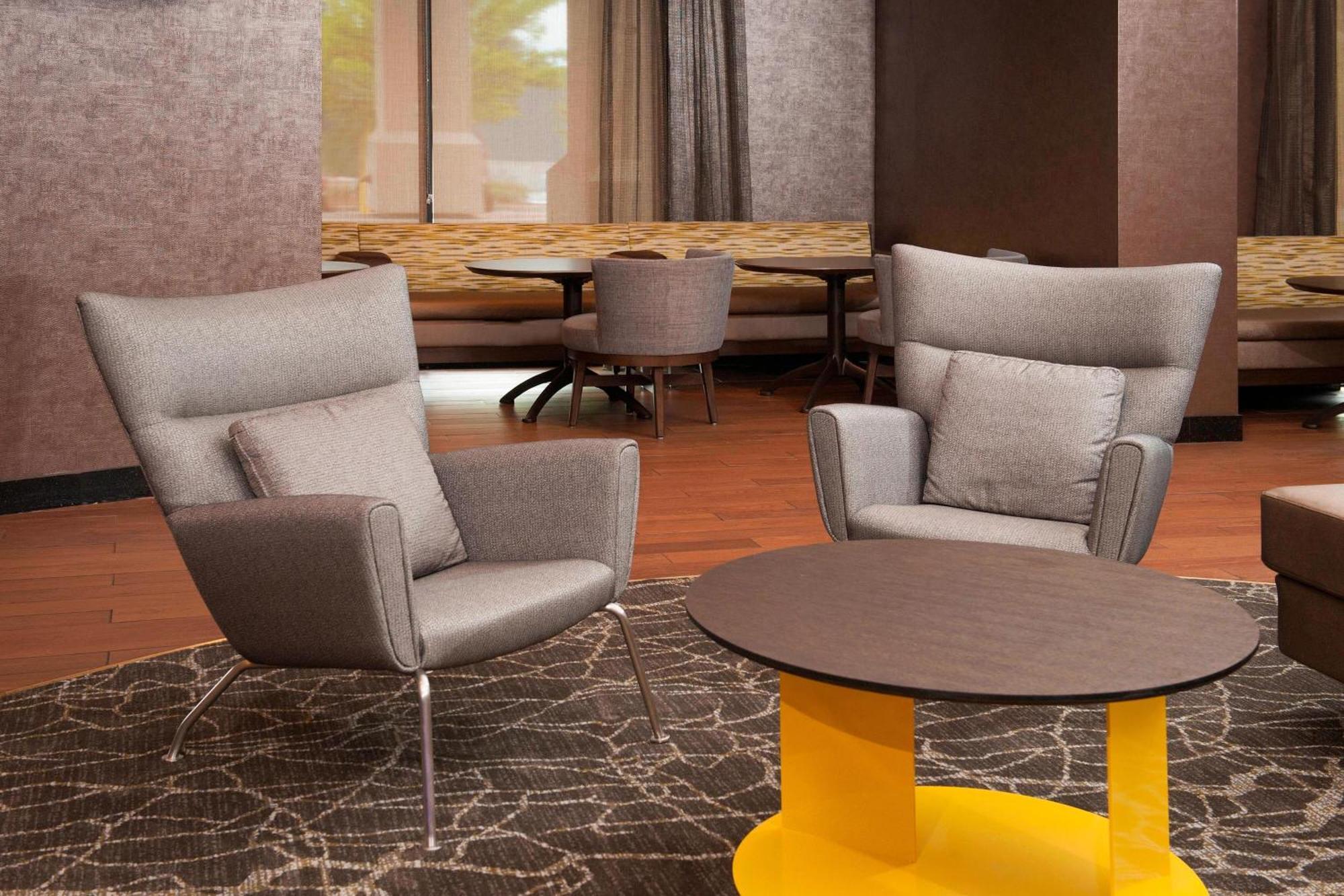 Springhill Suites Birmingham Colonnade Экстерьер фото