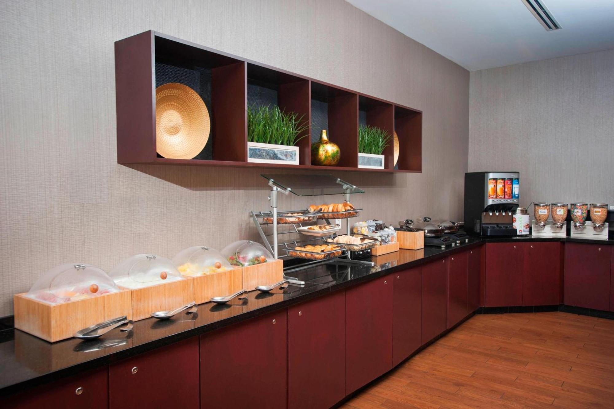 Springhill Suites Birmingham Colonnade Экстерьер фото