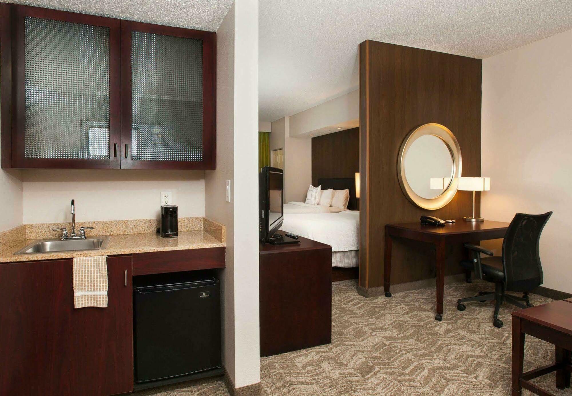 Springhill Suites Birmingham Colonnade Экстерьер фото